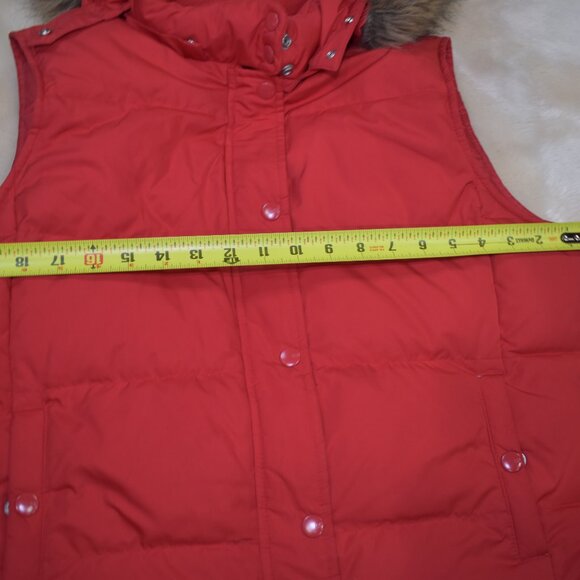 Gap Womens Puffer Vest Size Medium Red Faux Fur Hood Down Imitation - Picture 5 of 9
